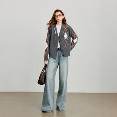 Grid Pattern V-Neck Cardigan – Buttoned Knit Sophistication