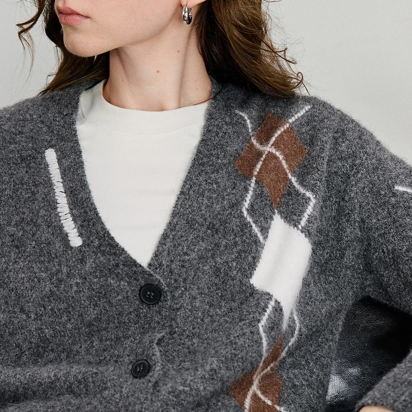 Grid Pattern V-Neck Cardigan – Buttoned Knit Sophistication